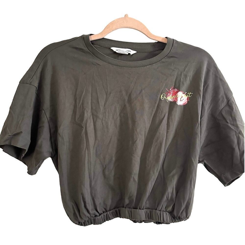 URBAN REVIVO Organic Fruit Embroidered Strawberry Print Crop Top Tee Shirt Sz 6
